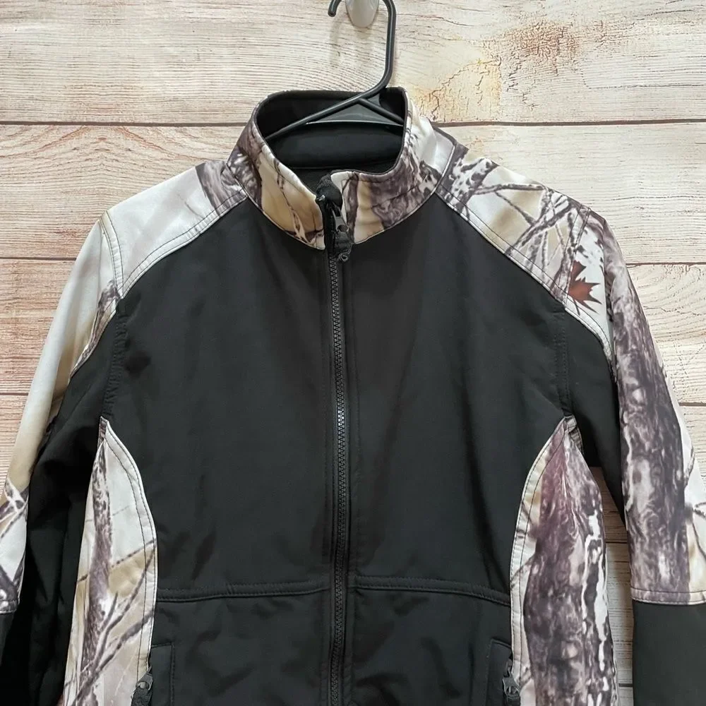 ‎BURLY GIRL JACKET IN CAMOUFLAGE PRINT